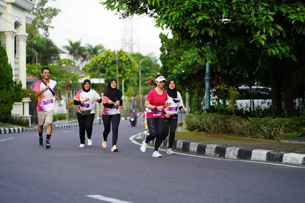 Corrida Maratona Magelang Indonésia Pessoas Puseram Pés Nas Estradas Cidade — Fotografia de Stock