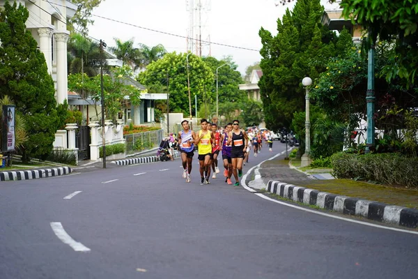 Magelang Endonezya Maraton Yarışı Insanlar Kilometre Uzaklıktaki Şehir Yollarına Ayak — Stok fotoğraf