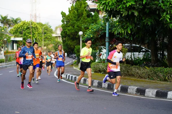 Marathon Race Magelang Indonesia Mensen Zetten Voet Stad Wegen Een — Stockfoto