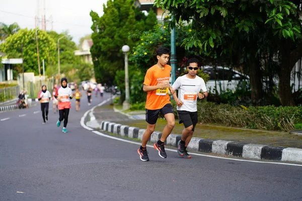 Maraton Závod Magelang Indonésie Lidé Vstoupili Městské Silnice Vzdálenosti Kilometrů — Stock fotografie
