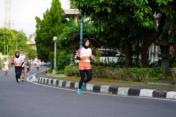 Corrida Maratona Magelang Indonésia Pessoas Puseram Pés Nas Estradas Cidade — Fotografia de Stock