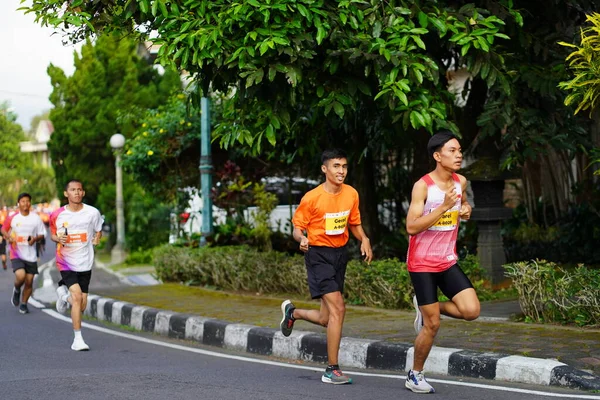 Marathon Race Magelang Indonesia Mensen Zetten Voet Stad Wegen Een — Stockfoto