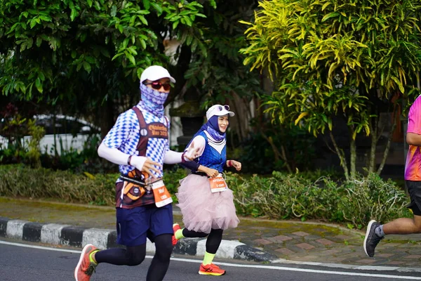 Marathon Race Magelang Indonesia Mensen Zetten Voet Stad Wegen Een — Stockfoto