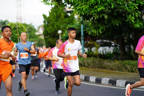 Maraton Verseny Magelang Indonéziában Emberek Betették Lábukat Városi Utakon Versenyek — Stock Fotó