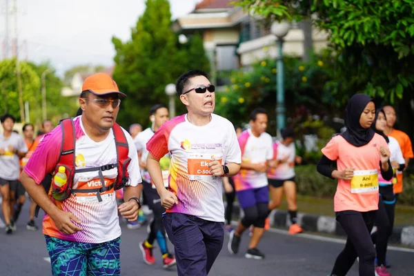 Magelang Endonezya Maraton Yarışı Insanlar Kilometre Uzaklıktaki Şehir Yollarına Ayak — Stok fotoğraf