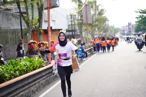 Maratonlopp Magelang Indonesien Människor Sätta Sin Fot Stadens Vägar Ett — Stockfoto