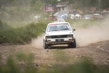 YOGYAKARTA, INDONEZYA - 16 Ekim 2022: Yarışçılar King 's Cup Sprint Rallisi Jogja