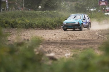 YOGYAKARTA, INDONEZYA - 16 Ekim 2022: Yarışçılar King 's Cup Sprint Rallisi Jogja