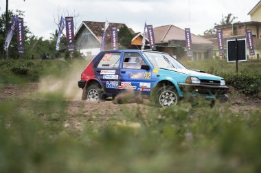 YOGYAKARTA, INDONEZYA - 16 Ekim 2022: Yarışçılar King 's Cup Sprint Rallisi Jogja