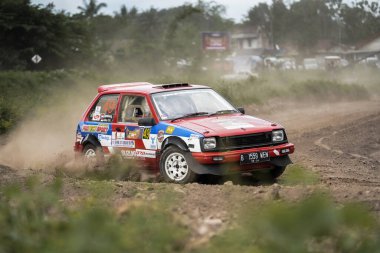 YOGYAKARTA, INDONEZYA - 16 Ekim 2022: Yarışçılar King 's Cup Sprint Rallisi Jogja
