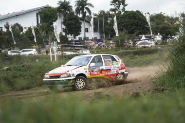 YOGYAKARTA, INDONEZYA - 16 Ekim 2022: Yarışçılar King 's Cup Sprint Rallisi Jogja