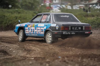 YOGYAKARTA, INDONEZYA - 16 Ekim 2022: Yarışçılar King 's Cup Sprint Rallisi Jogja