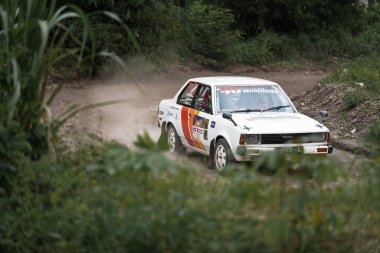 YOGYAKARTA, INDONEZYA - 16 Ekim 2022: Yarışçılar King 's Cup Sprint Rallisi Jogja