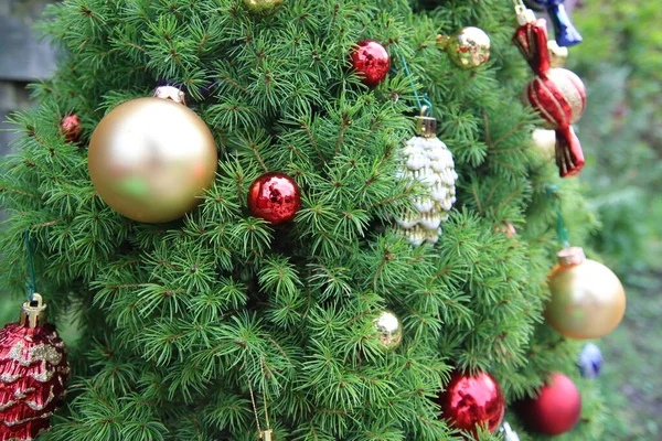 Decorações Natal Tipos Diferentes Cores Abeto Doces Azuis Vermelhos Bolas — Fotografia de Stock