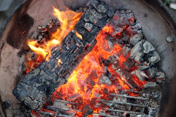 Barbecue Flaming Charcoal Grill Close Photo Cooking Outdoor Beautiful Flames — Stock Photo, Image