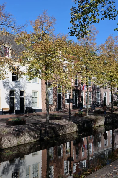 Bella Vista Sul Canale Architettura Classica Olandese Alberi Autunnali Riflessi — Foto Stock