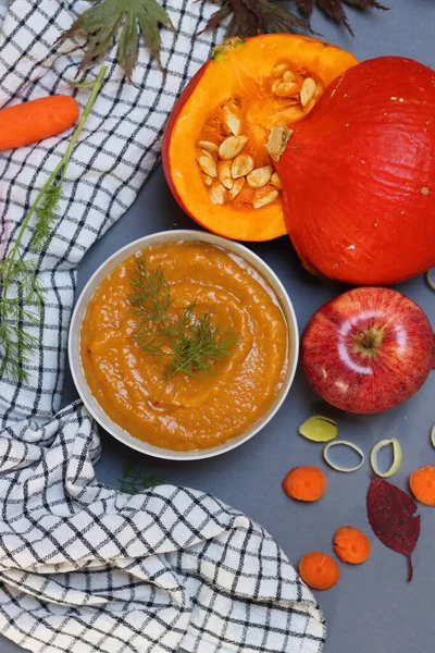 Creamy Squash Soup Pumpkin Apple Baby Carrots Leek Red Onion — Stock Photo, Image