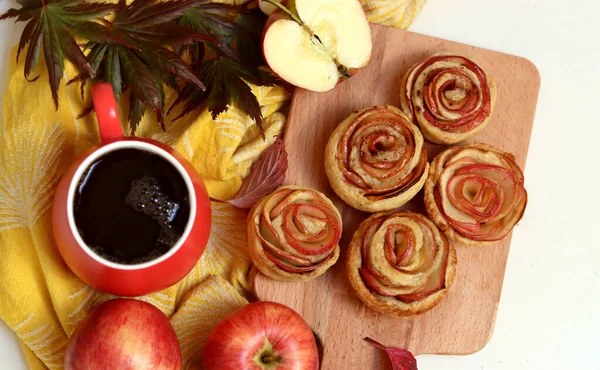 Apple Rose Cupcakes Fotografie Vizualizare Top Plăcinte Mere Proaspăt Coapte — Fotografie, imagine de stoc