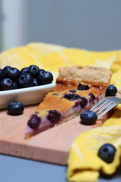블루베리가 케이크의 크림을 타르트 — 스톡 사진