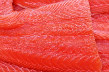 Somon balığı dokusu kapanıyor. Taze balığın güzel pembe dokusu. Sağlıklı yeme kavramı. 