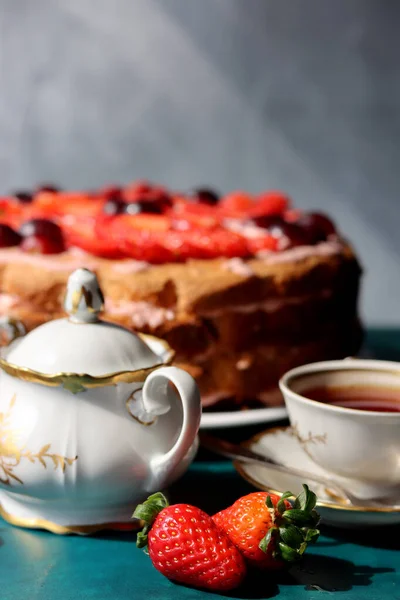 Nahaufnahme Foto Von Hausgemachten Erdbeer Schicht Kuchen Buntes Stillleben Mit — Stockfoto