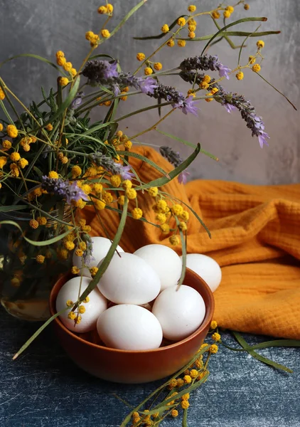Bowl White Eggs Wildflowers Jar Still Life Spring Bouquet Eggs — Stock Photo, Image