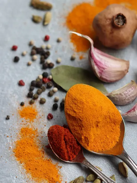 Spoons Spices Close Photo Turmeric Paprika Powder Chick Peas Garlic — Stockfoto