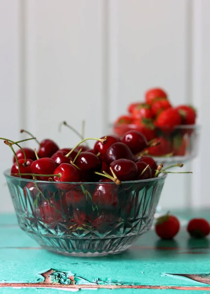 Glass Bowl Full Juicy Organic Berries Summer Still Life Strawberry — Stock Photo, Image