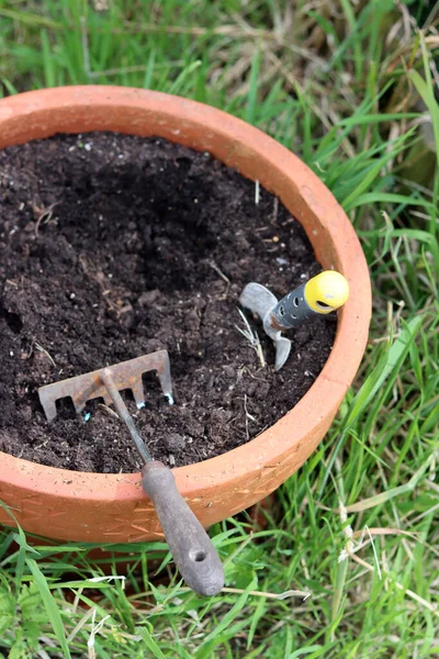 Small Garden Rake Pot Fresh Ground Preparation Plant Transplantation Summer — Foto Stock