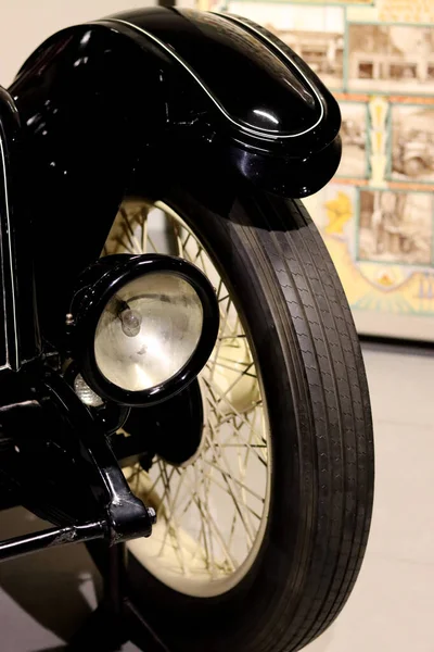 Retro Car Wheel Close Photo Wheel Vintage Automobile — Stok fotoğraf