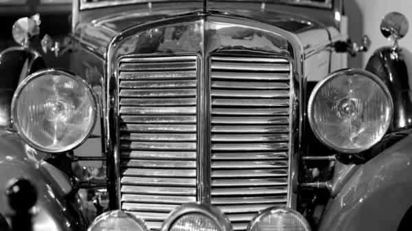 Black White Photo Vintage Car Headlamp Radiator Rear View Mirror — Stok fotoğraf