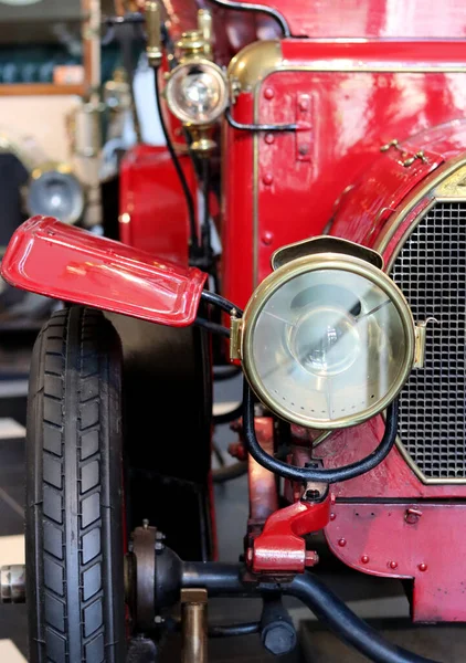 Red Vintage Motorcar Detailed Photo Close Photo Old Fashioned Vehicle — Foto Stock