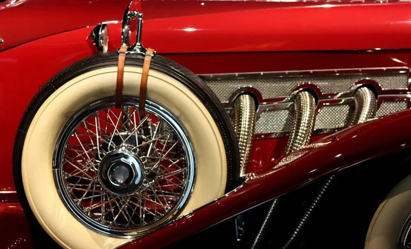 Red Vintage Motorcar Detailed Photo Close Photo Old Fashioned Vehicle — Photo