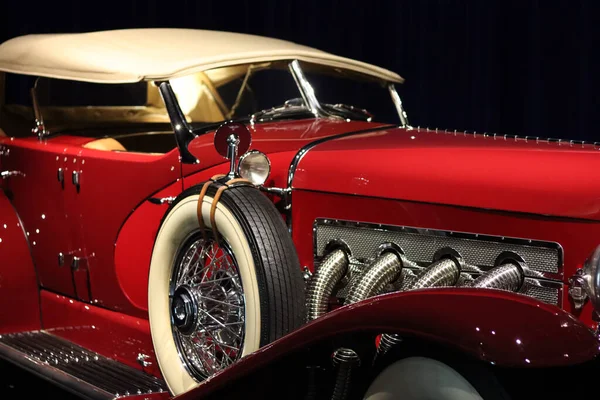 Red Vintage Motorcar Detailed Photo Close Photo Old Fashioned Vehicle — Stok fotoğraf