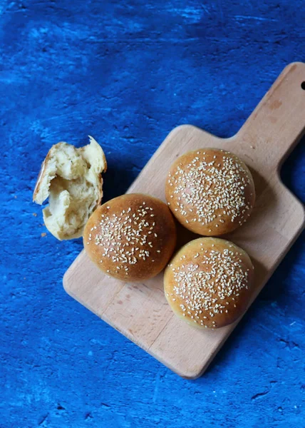 Freshly Baked Sourdough Buns Table Blue Textured Background Copy Space — Fotografia de Stock