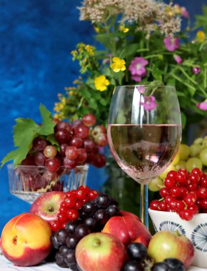 Still life with grapes. Fresh organic fruit on a table. Vitamins and antioxidants concept. Healthy eating. 