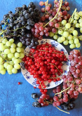 Still life with grapes. Fresh organic fruit on a table. Vitamins and antioxidants concept. Healthy eating. 