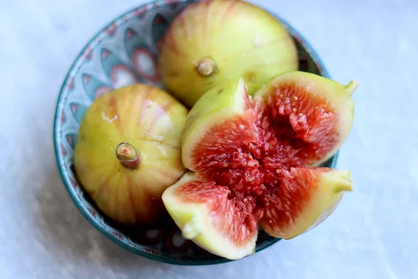 Fresh Figs Ceramic Bowl Red Fruit Flesh Close Photo Grey — Stock Photo, Image