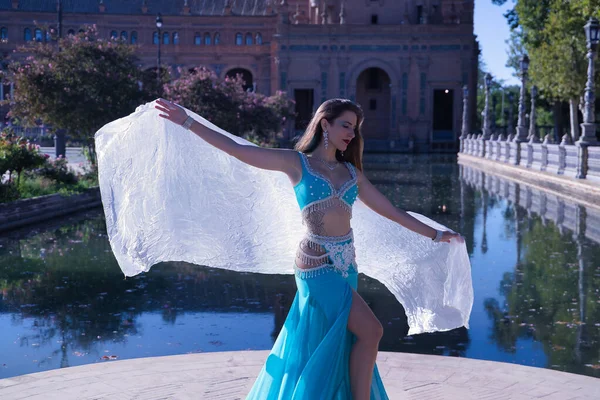 Mujer Hispana Mediana Edad Vestido Turquesa Con Pedrería Danza Del — Foto de Stock