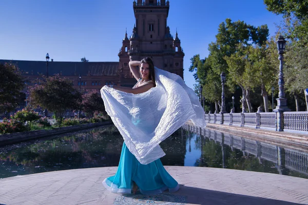 Mujer Hispana Mediana Edad Vestido Turquesa Con Pedrería Danza Del — Foto de Stock