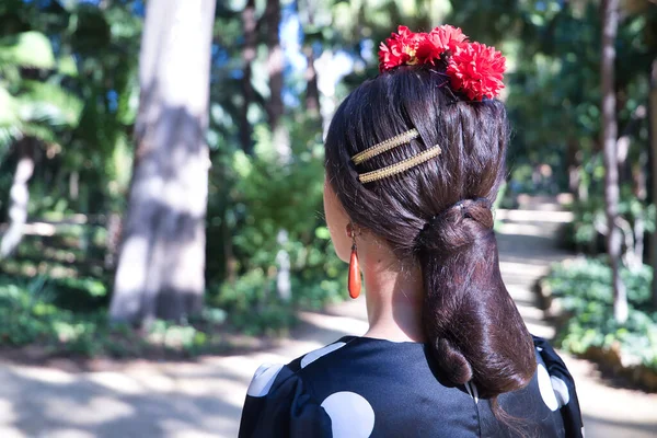 Détail Coiffure Boucles Oreilles Jeune Femme Artiste Flamenco Brune Avec — Photo