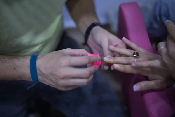 Détail Ponçage Des Ongles Avec Une Lime Ongles Lors Traitement — Photo