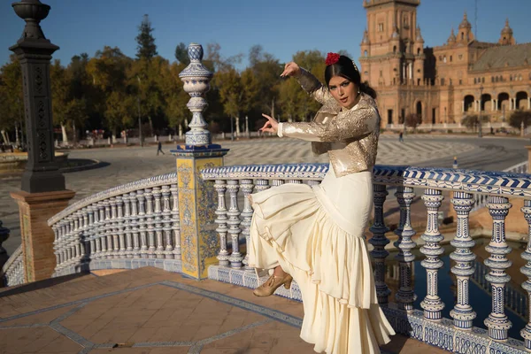 Mujer Flamenca Joven Hispana Morena Con Traje Baile Flamenco Típico — Foto de Stock