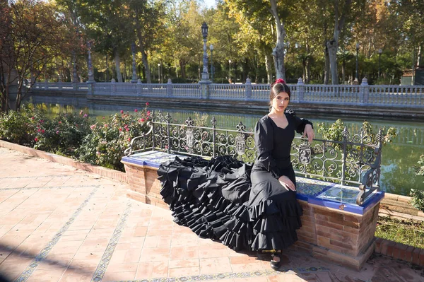 Young Flamenco Woman Hispanic Brunette Typical Flamenco Dance Suit Black — Φωτογραφία Αρχείου