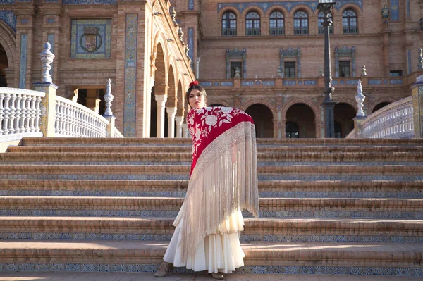 Mujer Flamenca Joven Hispana Morena Traje Baile Flamenco Típico Con — Foto de Stock