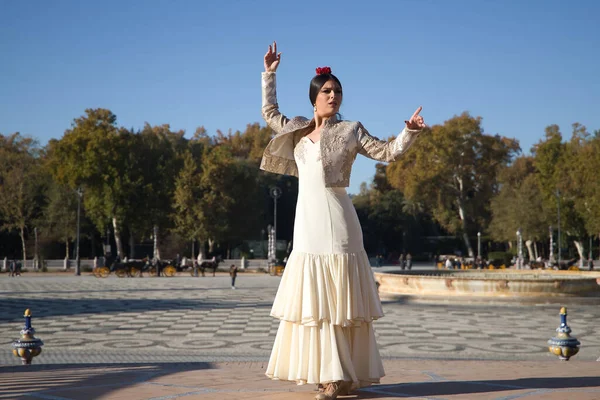 Mujer Flamenca Joven Hispana Morena Traje Baile Flamenco Típico Con — Foto de Stock