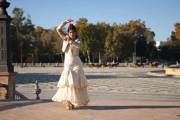 Mujer Flamenca Joven Hispana Morena Con Traje Baile Flamenco Típico — Foto de Stock