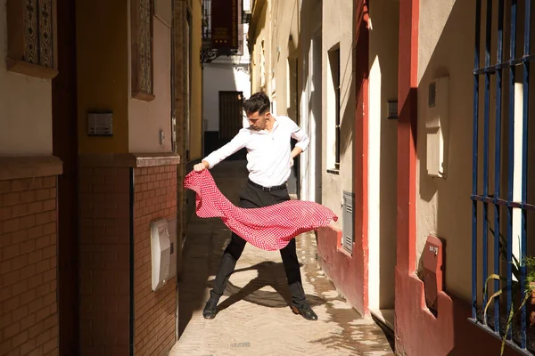 Νεαρός Ισπανός Λευκό Πουκάμισο Και Μαύρο Παντελόνι Και Παπούτσια Χορού — Φωτογραφία Αρχείου