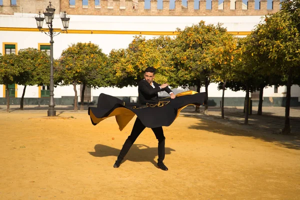 Jovem Espanhol Camisa Preta Casaco Calças Com Sapatos Dança Flamenco — Fotografia de Stock