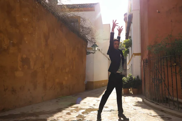 Joven Español Con Chaqueta Pantalones Zapatos Baile Negro Camisa Blanca —  Fotos de Stock